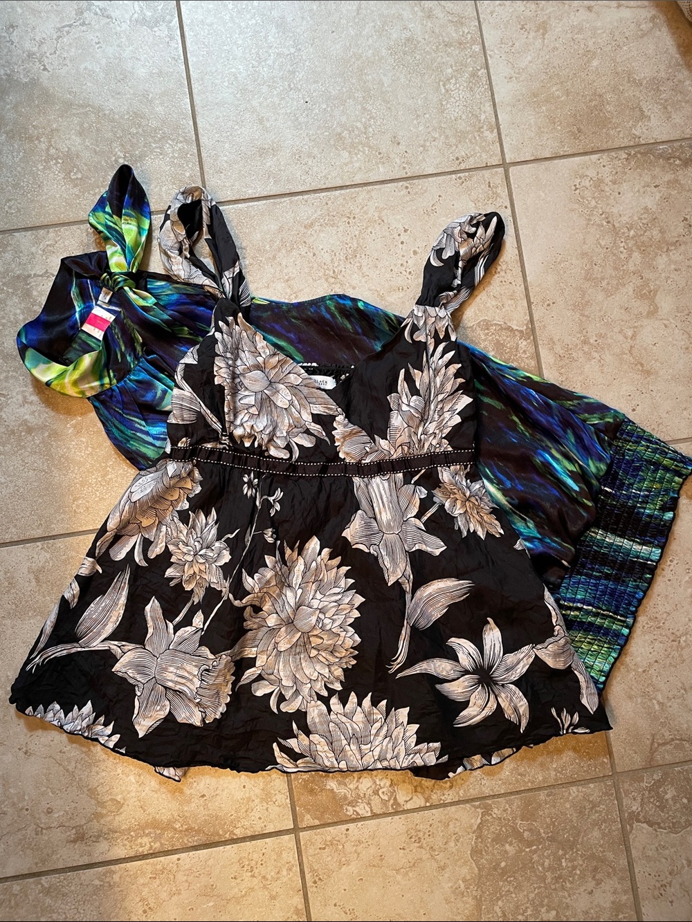 White House Black Market 100%Silk Black & White Floral Sleeveless Camisole